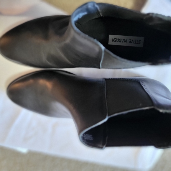 NWOT size 10 Steve Madden, Black leather Booties - Picture 6 of 7